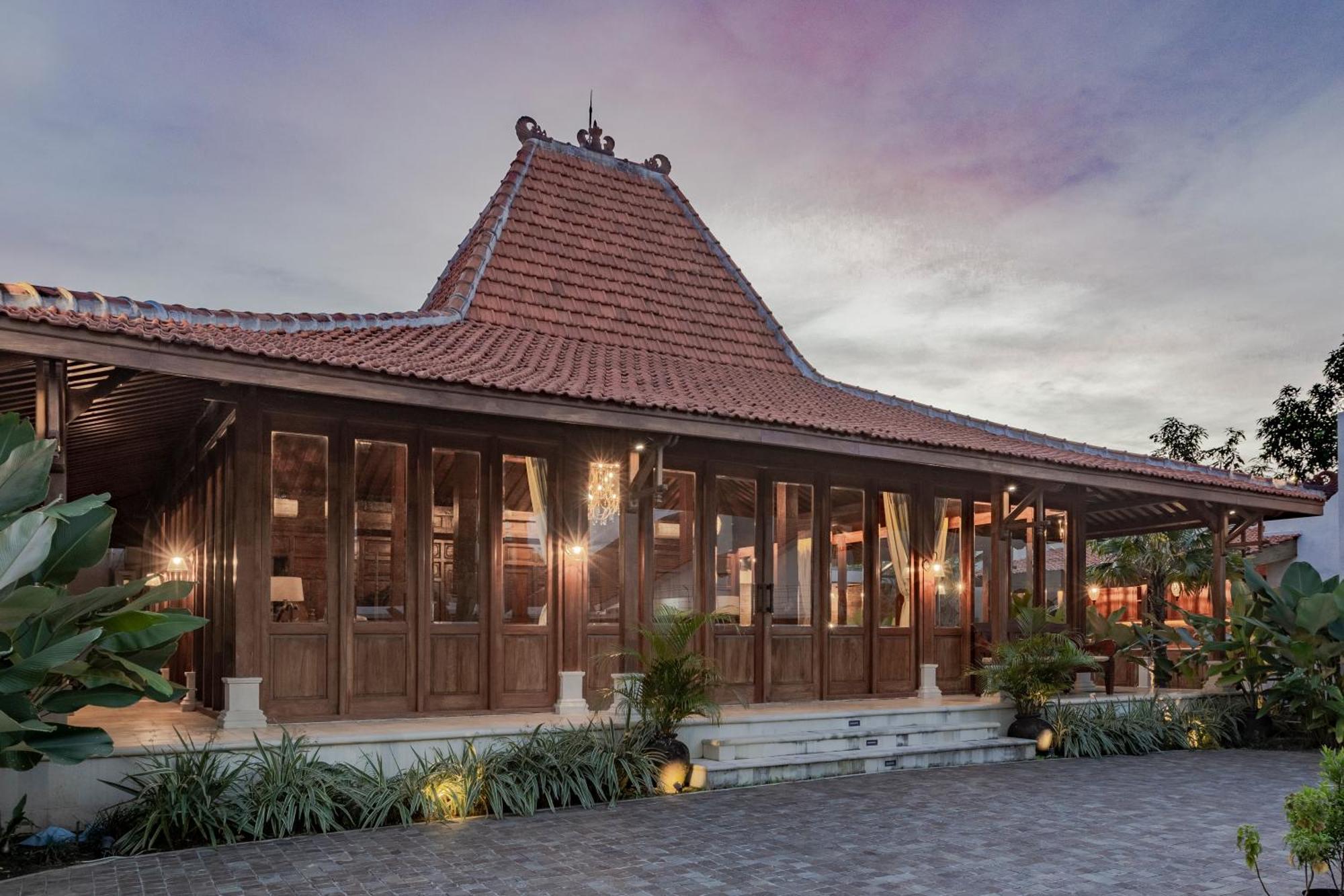 Gria Kerten Surakarta  Luaran gambar